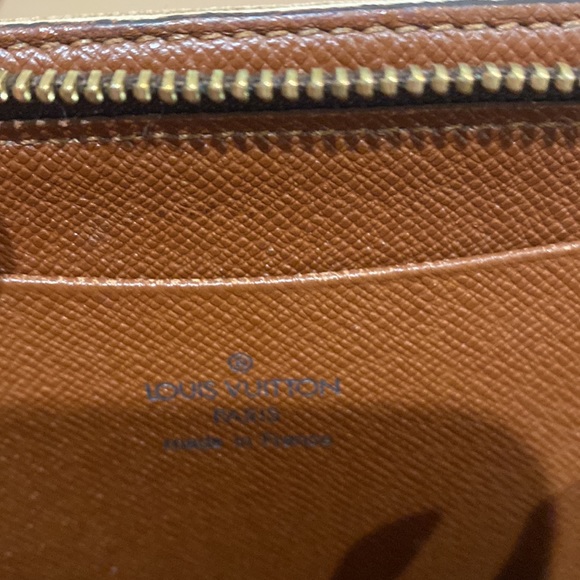 Authentic Louis Vuitton zippy wallet - Picture 10 of 14